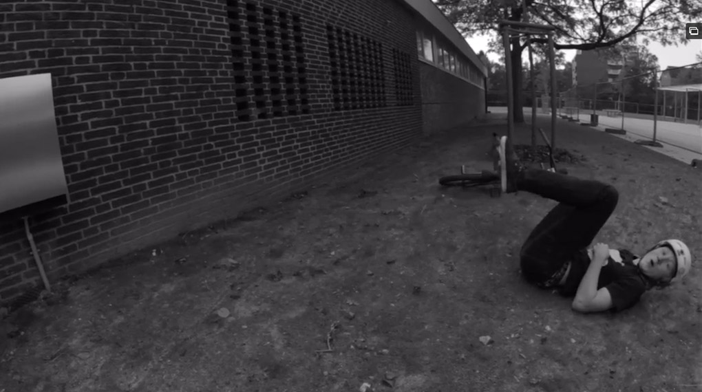 Dies ist Konstantin Streys Einsendung zum Bangers – Freestyle Film Festival 2014. Der Fahrer ist Robin Stroker, 15 Jahre, aus Thönse bei Hannover.