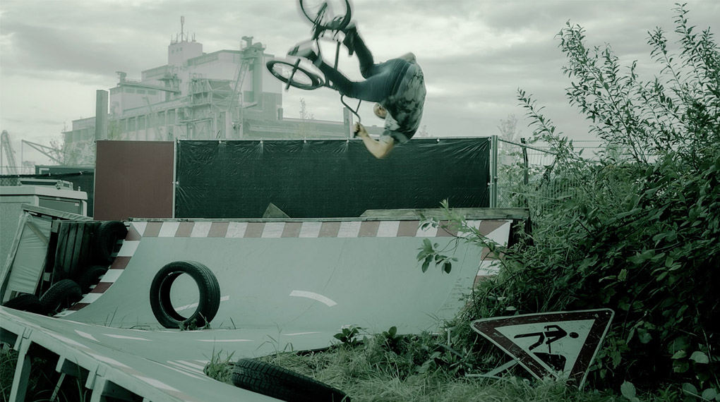 In Tim Güntners und Sas Kaykhas Bangers-Video erwartet euch ein paar bekannte Spots aus Hamburg, wie ihr sie bestimmt noch nie gesehen habt.