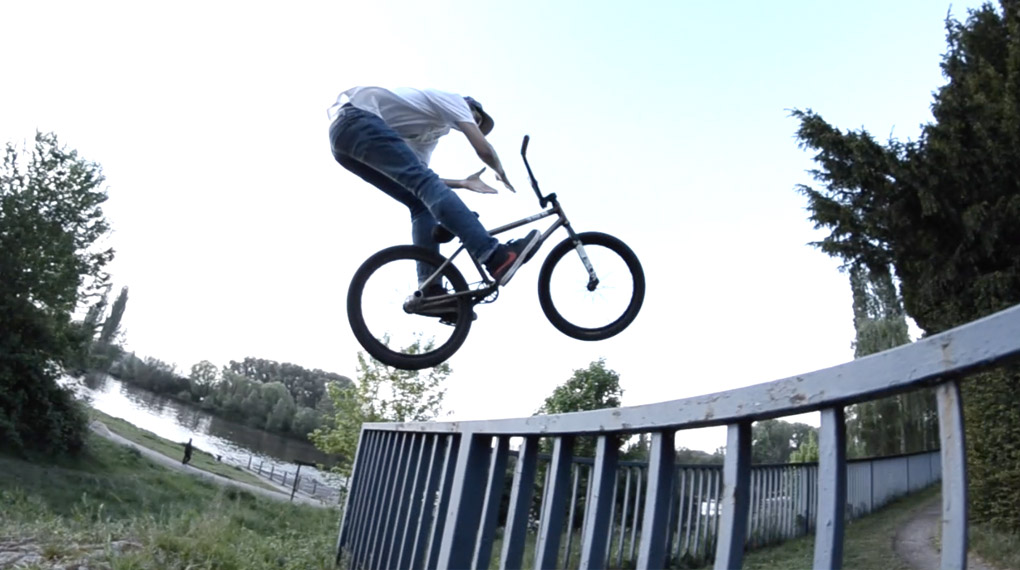 Offenbach, Brudi! Gib dir den Beitrag der Gebrüder Vangeli und Cristos Katsiakis zum Bangers – Freestyle Film Festival 2014.