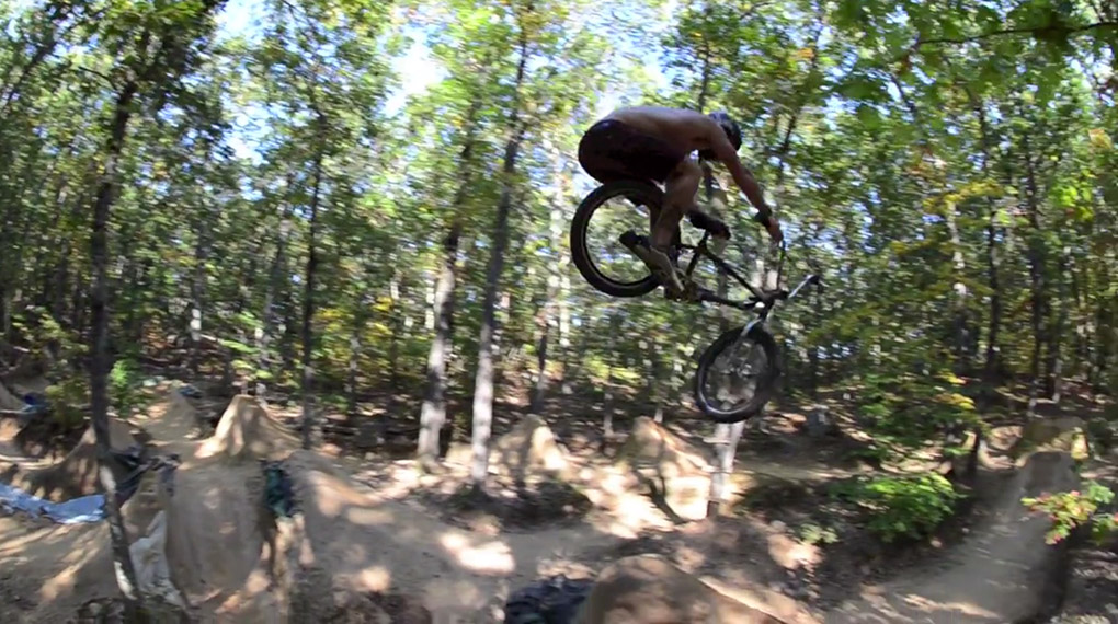 In Rhode Island gibt es ein wahres Trail-Paradies, das die Circuit Crew ihre Heimat nennt. Von ihnen gibt es jetzt ein wunderbares Video des Jahres.