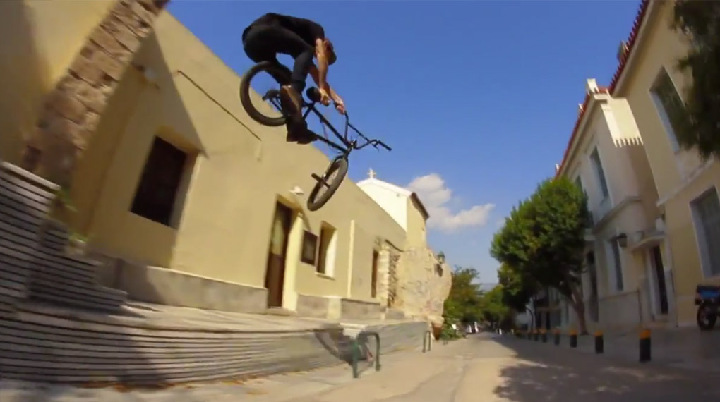 Darryl Tocco ist für Écalt um den halben Globus gereist, um an Streetspots in aller Herren Länder Lehrstunden in Sachen Stilsicherheit zu geben.