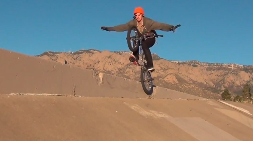 Von Erik Elstran ist man ja einiges gewohnt, aber irgendwie schafft er es trotzdem mit jedem Video, noch mal einen draufzulegen. Unbedingt angucken!