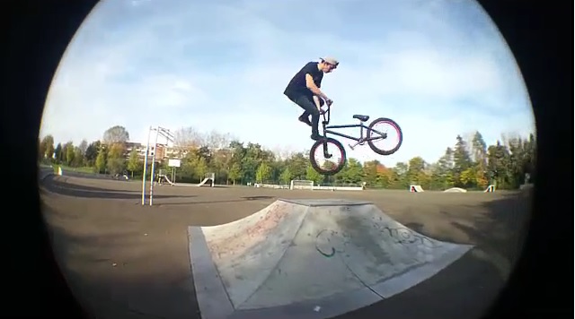 Leservideo: Eugen Kudinov hat eine Extraportion Skills zum Frühstück gegessen und haut deswegen eine dicke Combo nach der anderen raus.