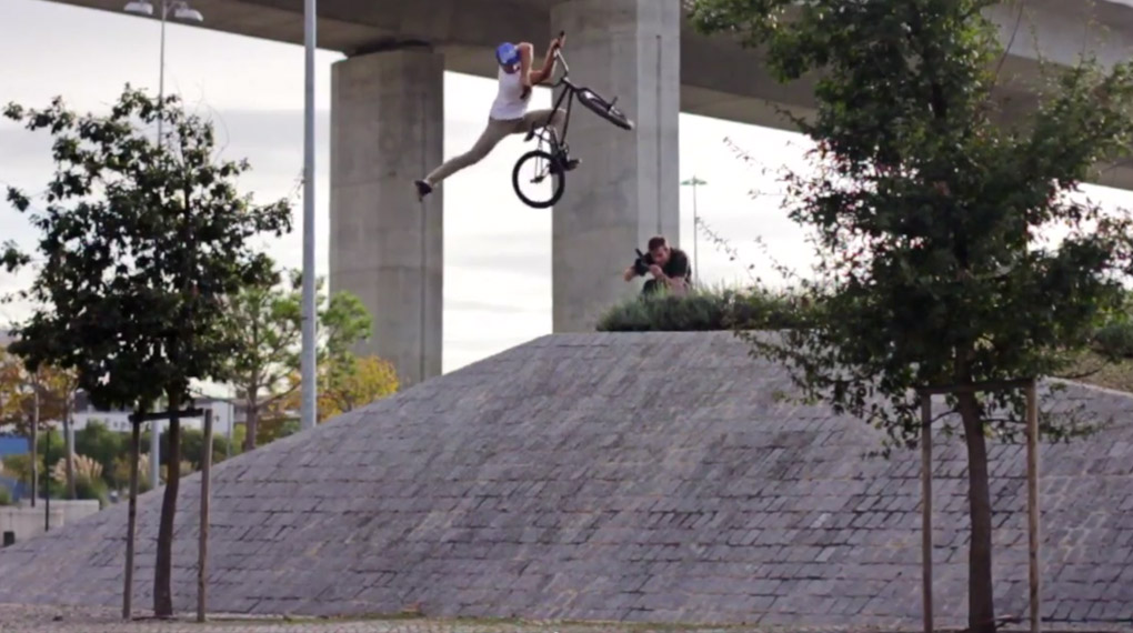 Ben Lewis, Bengo, Olly Rendle, Addy Snowdon, Farren Downes, Phil Martin und Jordan Hogan haben sich für Fitbikeco. Lissabon vorgeknöpft.