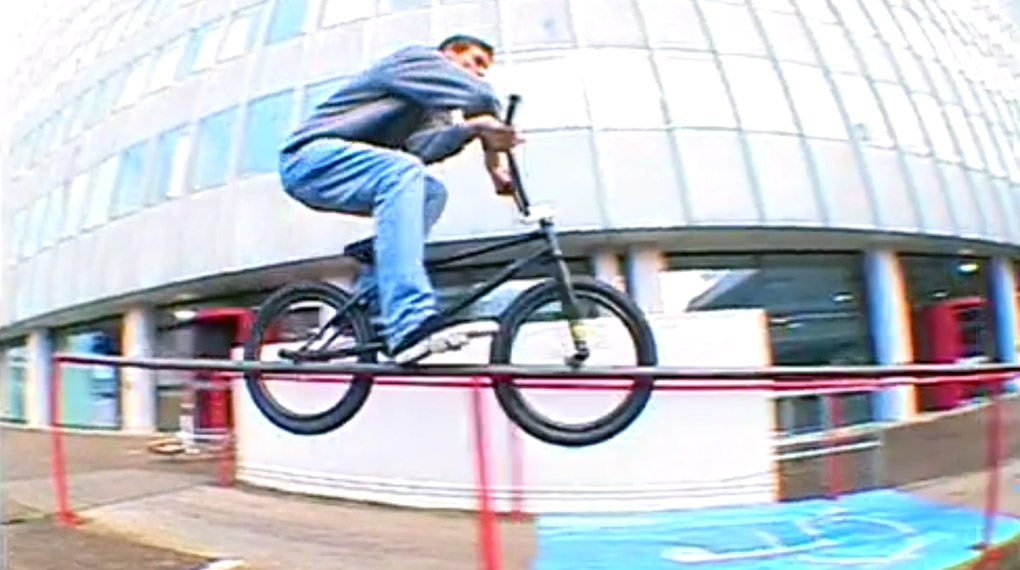 Die Jungs von Gangbang Bikes gehen bekanntermaßen zum Lachen nicht gerade in den Keller. Ihr Jahresrückblick 2014 macht da keine Ausnahme. Gönn