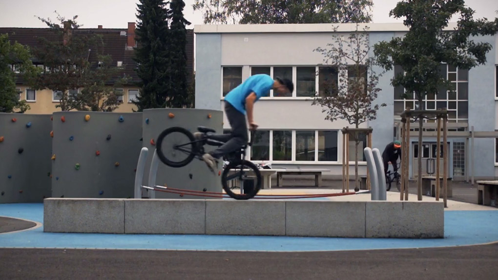 Im neusten Teil von Home Street Home, der DVD von fettarmemilch, hauen Dima Prykhodko und Eddie Baum jede Menge Banger raus. Sehet und staunet!