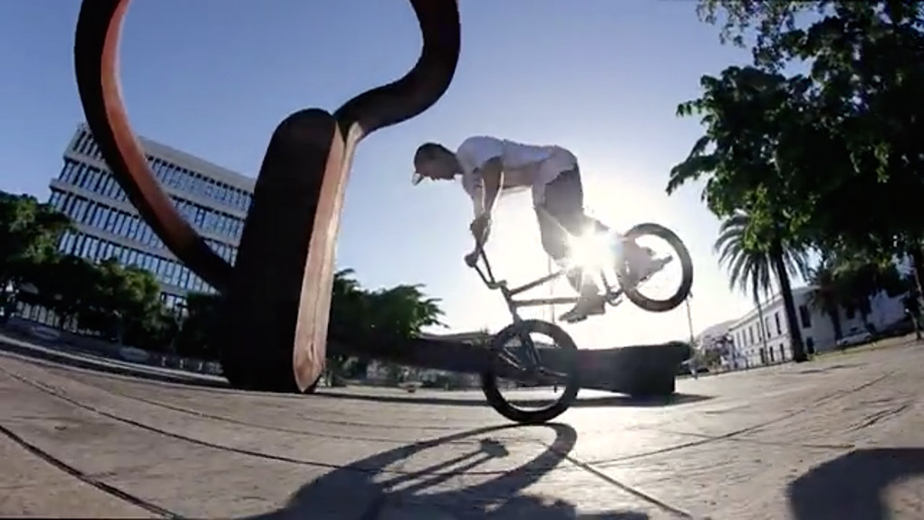 Javi Castilla ist für die Cult Crew einige Zeit auf Teneriffa unterwegs gewesen und hat sich dort nicht nur die Sonne auf den Bauch scheinen lassen …