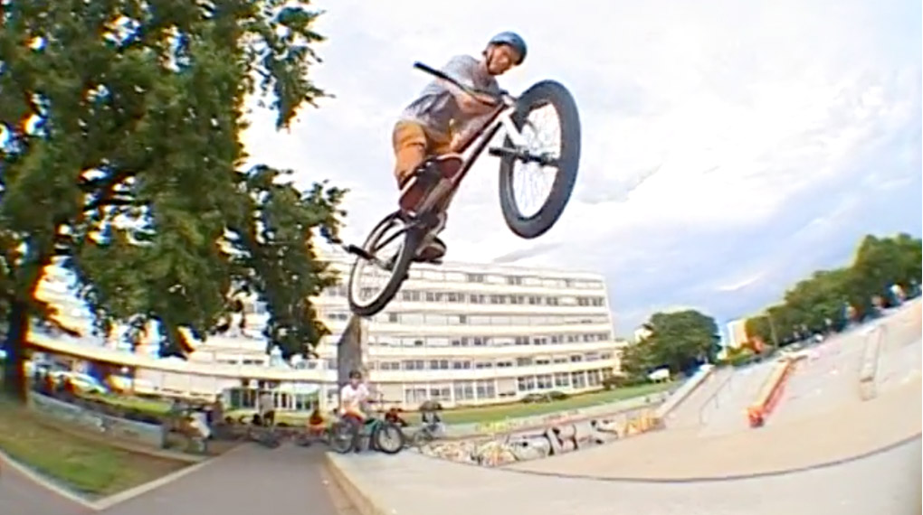 Upkinkedrailride to Bars?! Johannes Langer hat in Dresden ein paar technische Leckerbissen für die 24/8-Crew gefilmt.