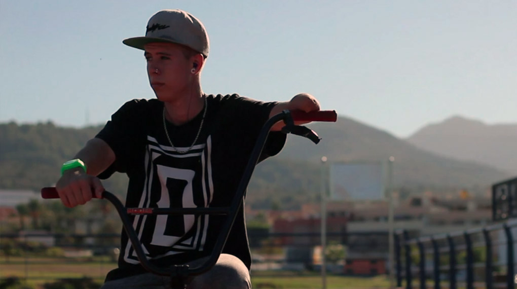 Selbst ein amputierter Unterarm kann Juanje Trujillo nicht davon abhalten, BMX zu fahren. Ein Speziallenker macht