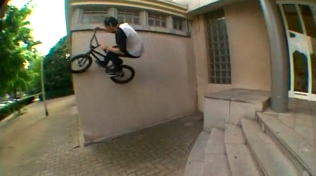 BMX-Street aus Belgien und Holland: Kenzo De Witte hat trotz privater Rückschläge auch 2014 wieder ein sehenswertes Video für den Bridge-Shop gefilmt.