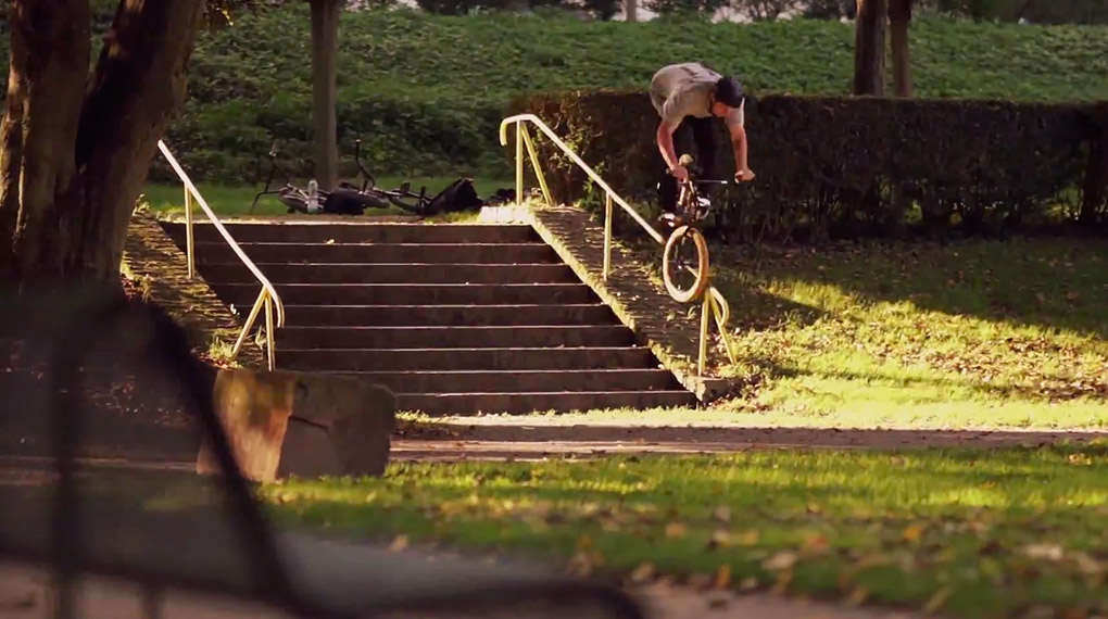 Endlich ist der Welcome-Edit von Leon Hoppe für Radio Bikes da! Technische Grindmanöver auf den Straßen von Köln, Düsseldorf und Krefeld.