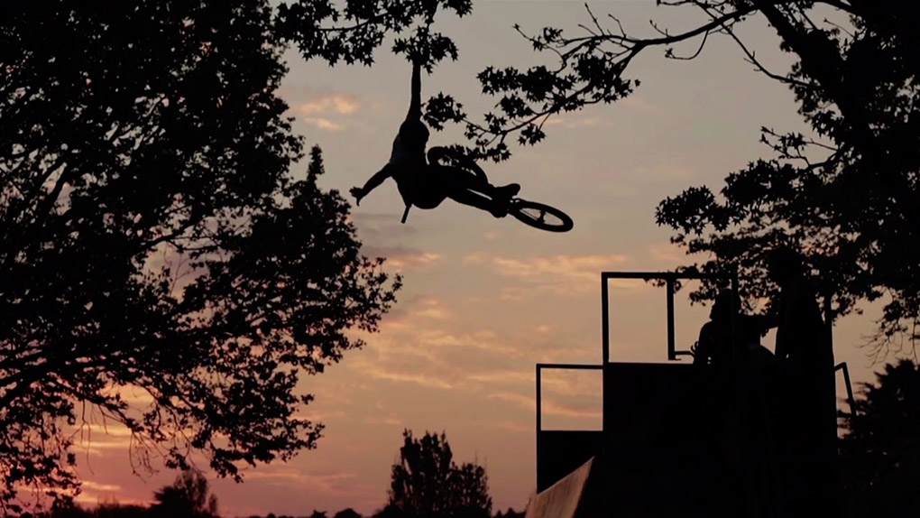 Lima haut in seinen neuen Verde-Edit nach Südafrika geflogen einen geklickten Turndown nach dem anderen raus und stylt ganz locker über große Trails.