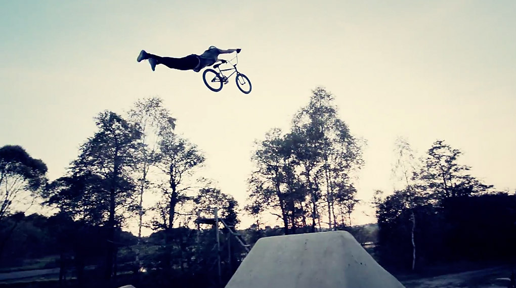 The Shadow Conspiracy erweitern ihr Team um den tschechischen Fahrer Martin Capek und der weiß, wie man ein Fahrrad auf Trails bedienen muss.