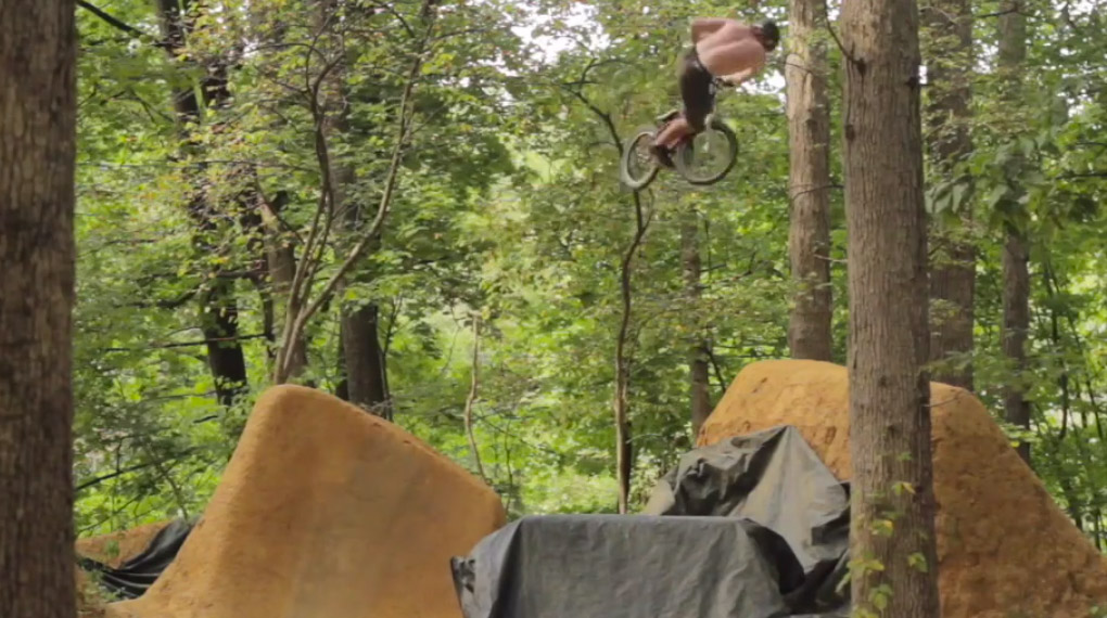 Die MX Trails Crew aus Belgien hat 2014 einige der besten Trailsspots der Welt besucht. Zum Glück für uns alle hatten die Jungs immer ihre Kamera dabei.