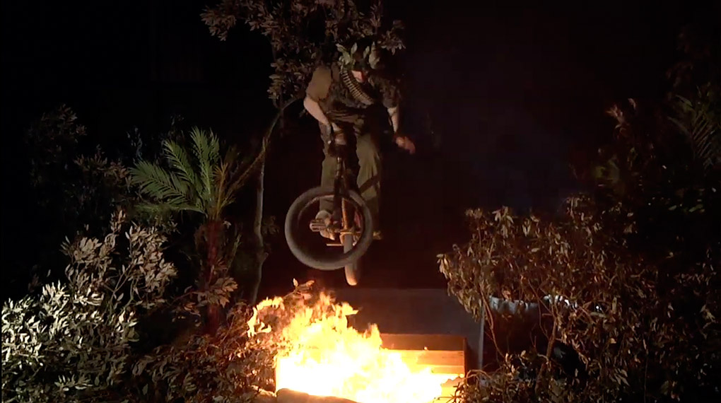 Beim Warehouse Project haben vier Teams jeweils eine Woche Zeit, um eine Lagerhalle in ihr persönliches BMX-Paradies zu verwandeln.