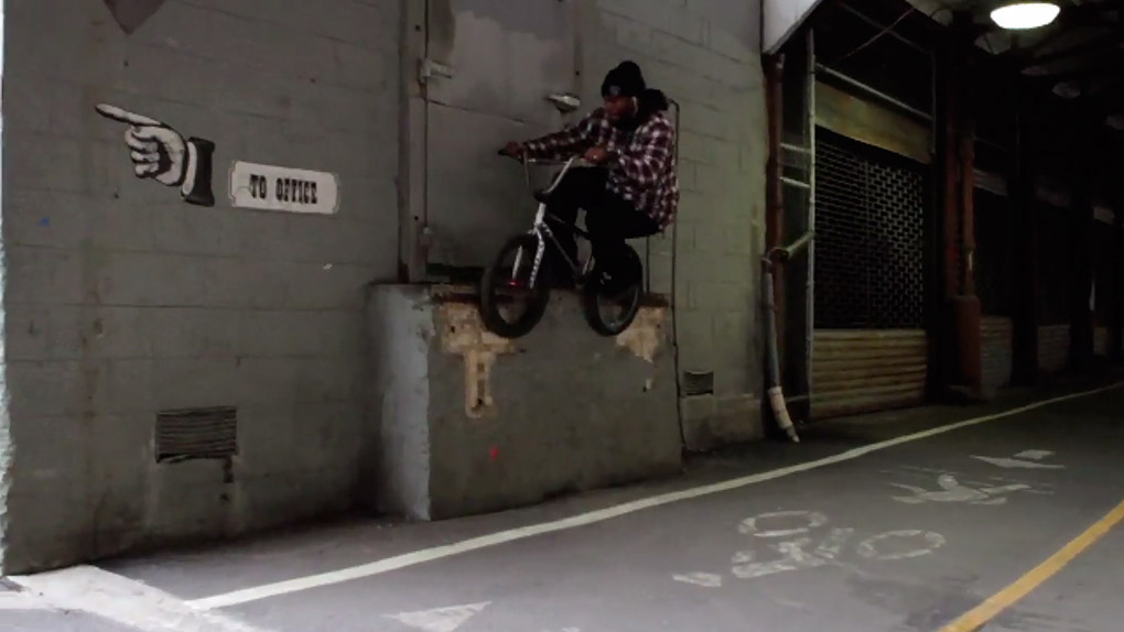 Tafari Smith würdigt auch die kleinsten Spots in seinem neuen Edit. Ganz entspannte Clips aus New York City, der wahrscheinlich hektischsten Stadt der Welt.