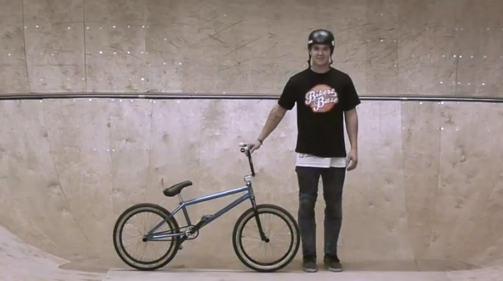 Tobias Freigang hat sich einen Tag lang in den 040 BMX Park eingesperrt, um dieses Video zu filmen. Die Clipausbeute kann sich durchaus sehen lassen.