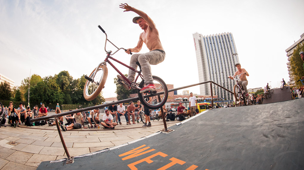 Es ist schon wieder so weit: Das Jahr neigt sich seinem Ende und aus diesem Grund gibt es die Top 10 Videos in alljährlichen freedombmx Jahresrückblick.