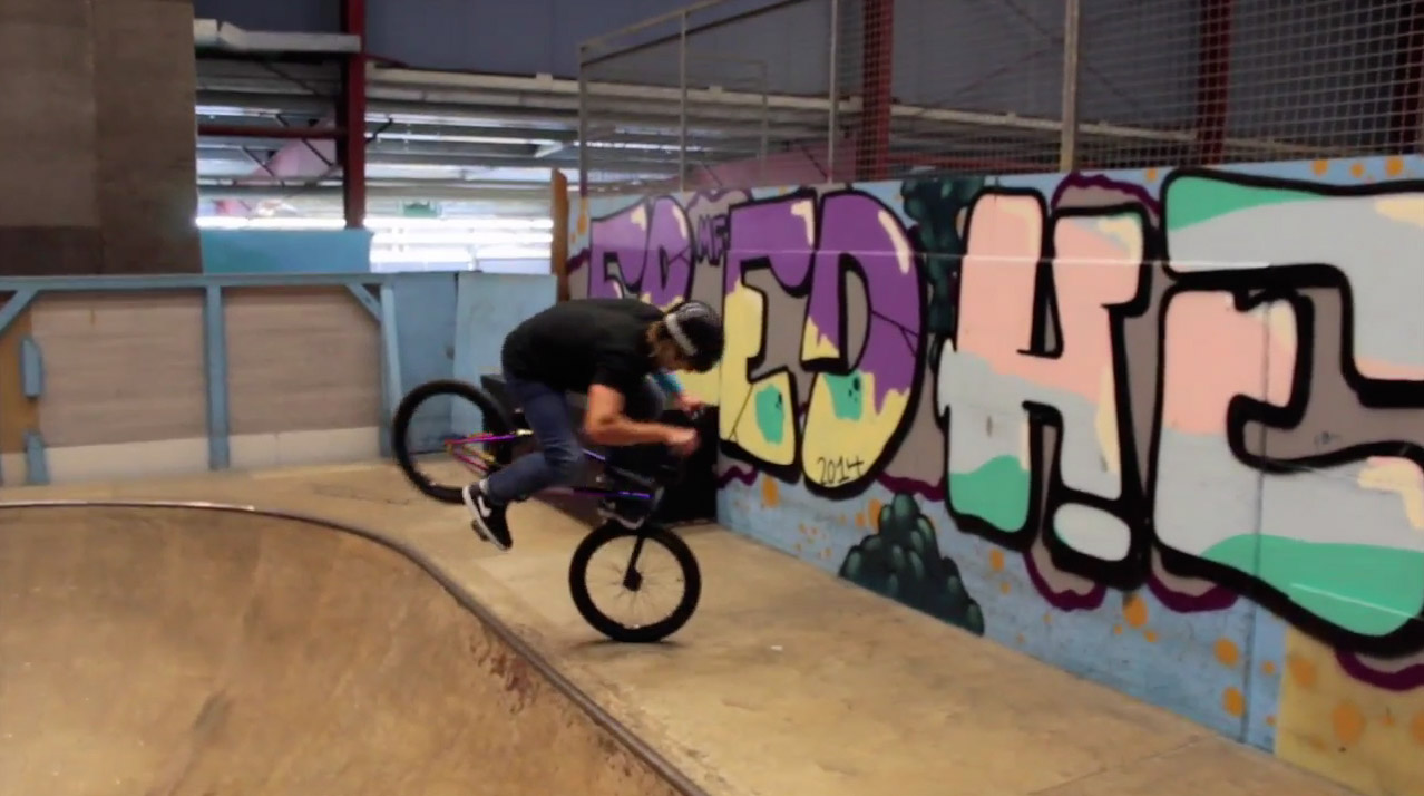 Leservideo: Jonas Lindermair kommt aus dem beschaulichen Aichach in Bayern. Ganz und gar nicht beschaulich dagegen sind seine Tricks, die er zeigt …