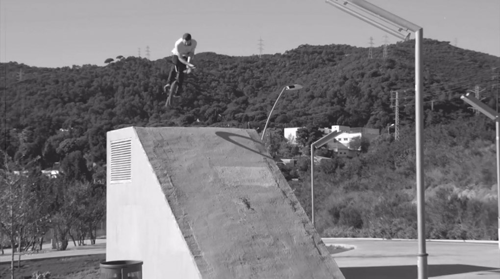 Oscar Gottfries hatte genug von seinem alltäglichen Leben, also zog er kurzerhand für zwei Monate in seinem Van und machte einen extralangen Roadtrip.