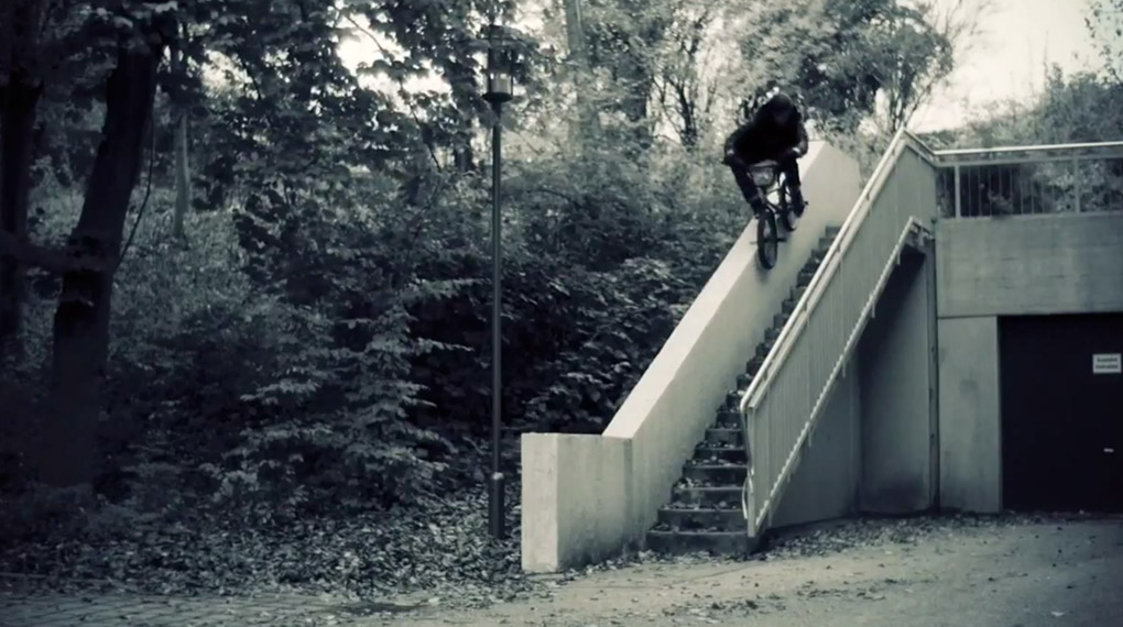 Stephan Götz ist ziemlich bewusst, wie brachial er Fahrrad fährt. Damit das auch dem Letzten klar wird, hat er ein sechsminütiges Best-of-Video geschnitten.