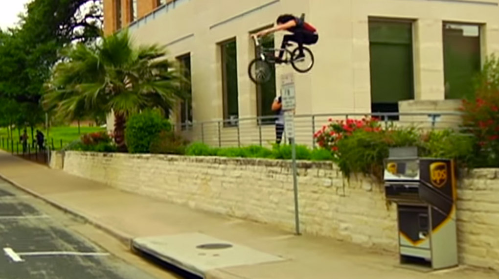 Die Jungs von Bone Deth nehmen in diesem Video das 