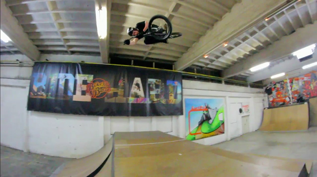 Christian Masur jagt sich bis unter das Dach der Yard Halle in Hannover und macht dabei wunderschöne Tabletops. Style vom Allerfeinsten!