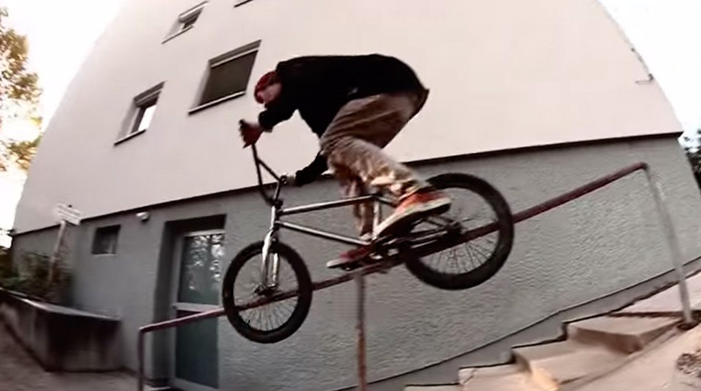 Valentin Moder zeigt für den 