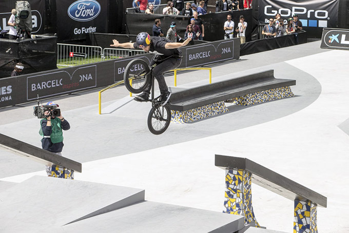Bei den X Games 2013 in Barcelona sicherte sich Garrett Reynolds mit Moves wie diesem 360 Nohander am Treppenset eine seine zahllosen Goldmedaillen