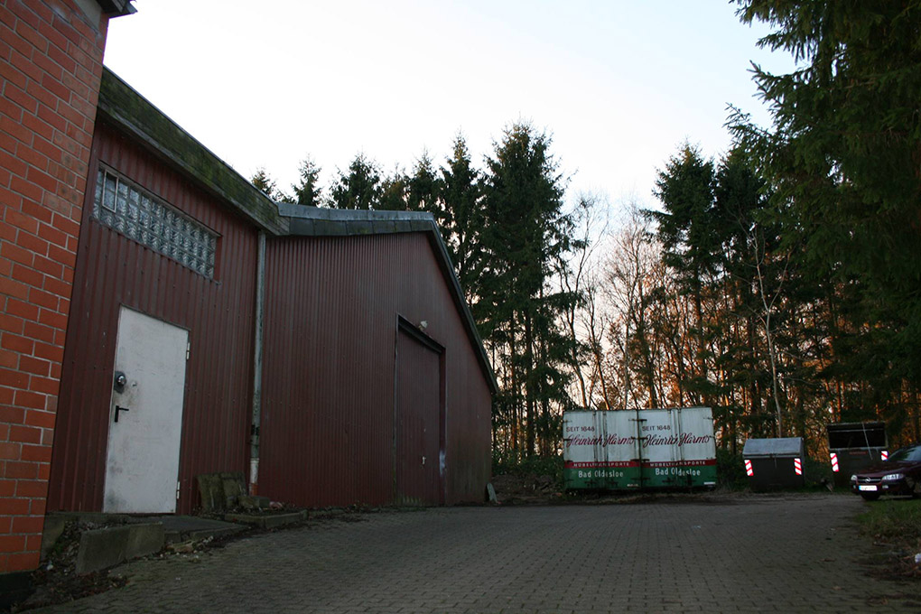 Vor über einem Jahr ist der alte Indoorpark in Schleswig durch einen Sturm verwüstet worden. Jetzt gibt es eine neue Halle und den aktuellen Stand der Dinge.