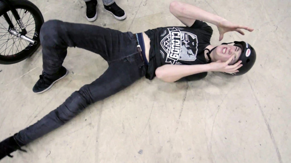 Haufenweise Decades und Drehungen – und das erst mit 14? Levi Weidmann beweist in seinem Welcome-Edit für Radio Bikes, dass das durchaus möglich ist.