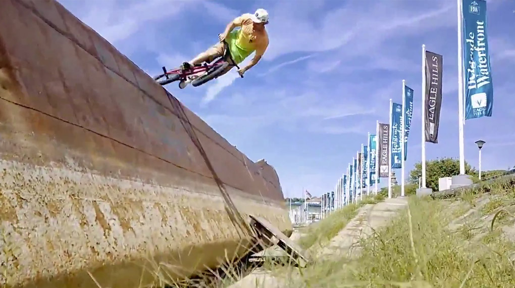 Luc Legrand und Erik Elstran sind für jedes Abenteuer zu haben. Was die beiden in Belgrad erlebt haben, hat Hadrien Picard mit einem Handy festgehalten.