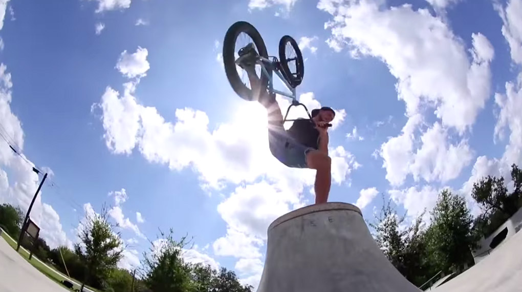 Die beiden Mutiny Teamfahrer Matt Roe und Robbo sind zwei Stylekatzen, die ihresgleichen suchen. Für ihr neues Video sind sie einige Transitions gefahren.