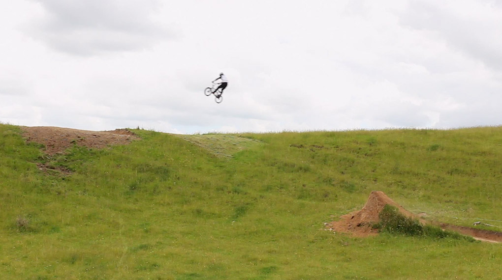 Paul Langlands hatte keine Lust mehr auf Contests und kleine Trails. Daher hat er sich einen Monstersprung mitten in die Wildnis Neuseelands gebaut.