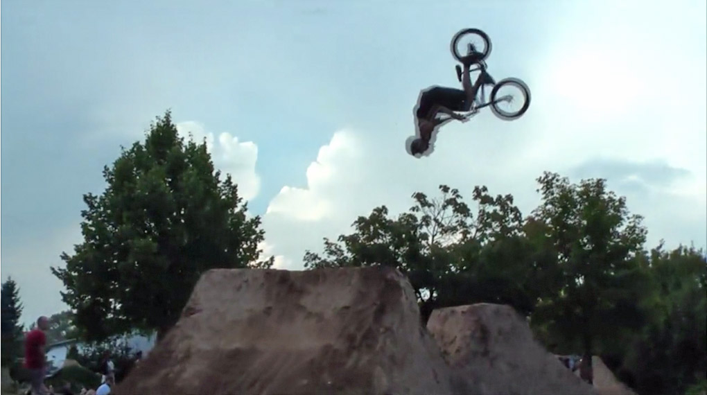 Christoph Werner sammelt in diesem BMX-Video seine "Leftovers" aus dem letzten Jahr.