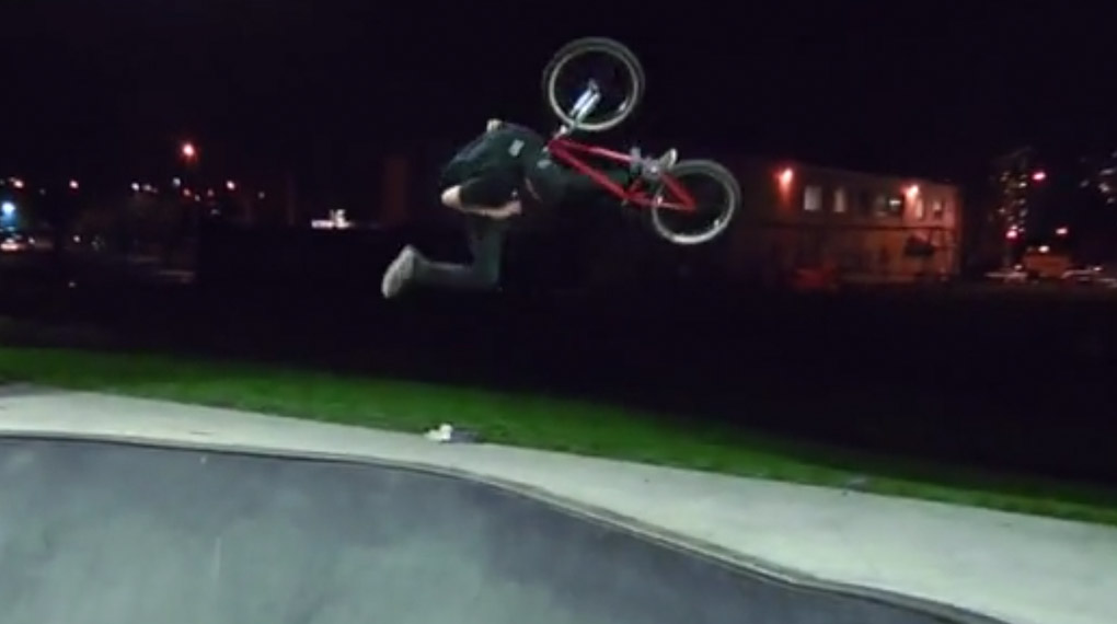 Dave Laliberte pflügt in diesem Video für BSD durch kanadischen Dreck und Beton als wären die 90er Jahre niemals zu Ende gegangen.