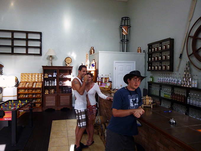 Max und Nancy auf der Seven Fathoms Rum Tour