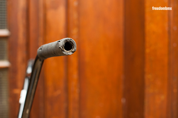 Fehlende Lenkerenden gehen natürlich gar nicht! Das weiß auch Nathan, weshalb diese Gefahrenstelle umgehend entschärft wurde.