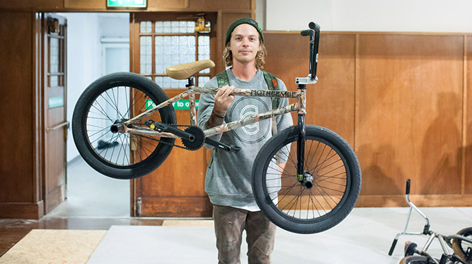 Gut getarnt auf Clipsafari: Nathan Williams ist der Konkurrenz mal wieder einen Schritt voraus