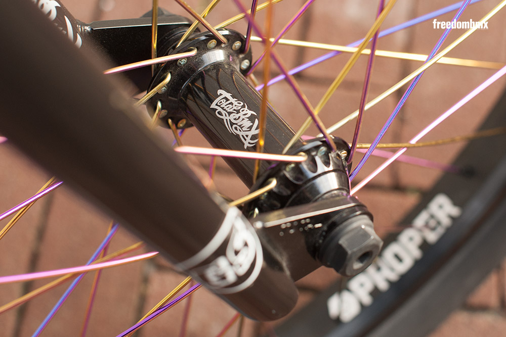 Paul Thölen stellt sein neues Rad, einen Total BMX Sandstorm, vor.