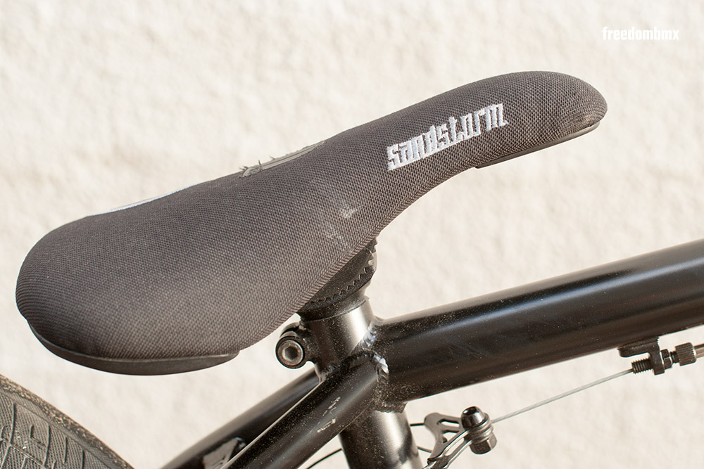 Paul Thölen stellt sein neues Rad, einen Total BMX Sandstorm, vor.