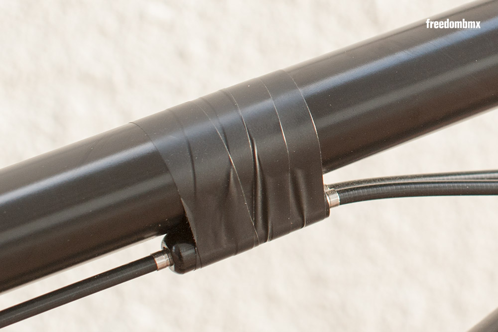 Paul Thölen stellt sein neues Rad, einen Total BMX Sandstorm, vor.