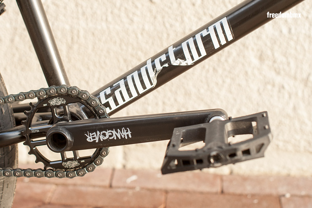 Paul Thölen stellt sein neues Rad, einen Total BMX Sandstorm, vor.