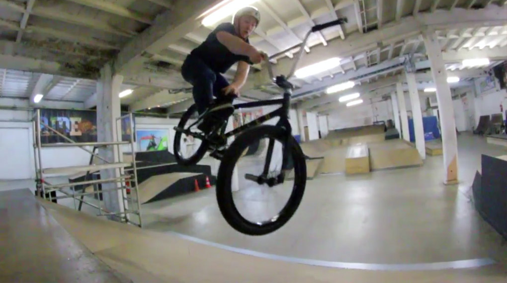 Andy Müller hat diesen Welcome-Edit für Cube Energy in der Yard Skatehall gefilmt. Für seine Clipausbeute und authentische Trinkszenen bitte hier entlang.