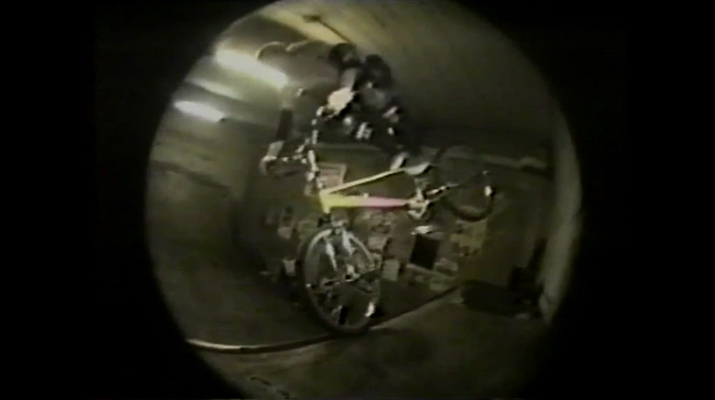 Beware 2 ist ein Klassiker der deutschen BMX-Videogeschichte. Hier ist Axel Reichertz Part aus einer Zeit, als Minirampe fahren noch der Boss von BMX war.