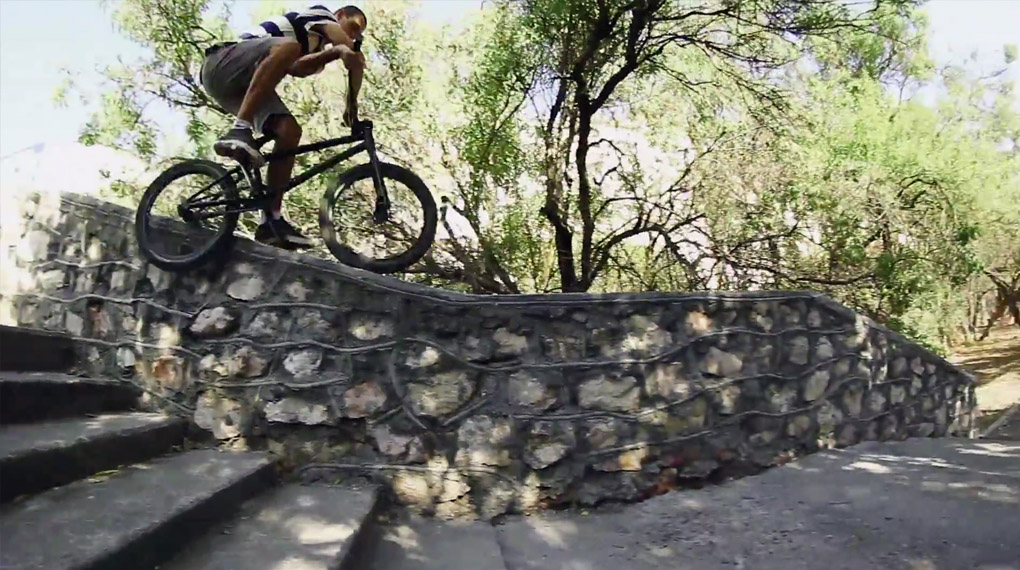 BMX auf der Krim? Klar doch! Allen politischen Turbulenzen zum Trotz haben die Locals 2014 mit Dream Crimea ein super Szenevideo abgeliefert. Mehr dazu hier.