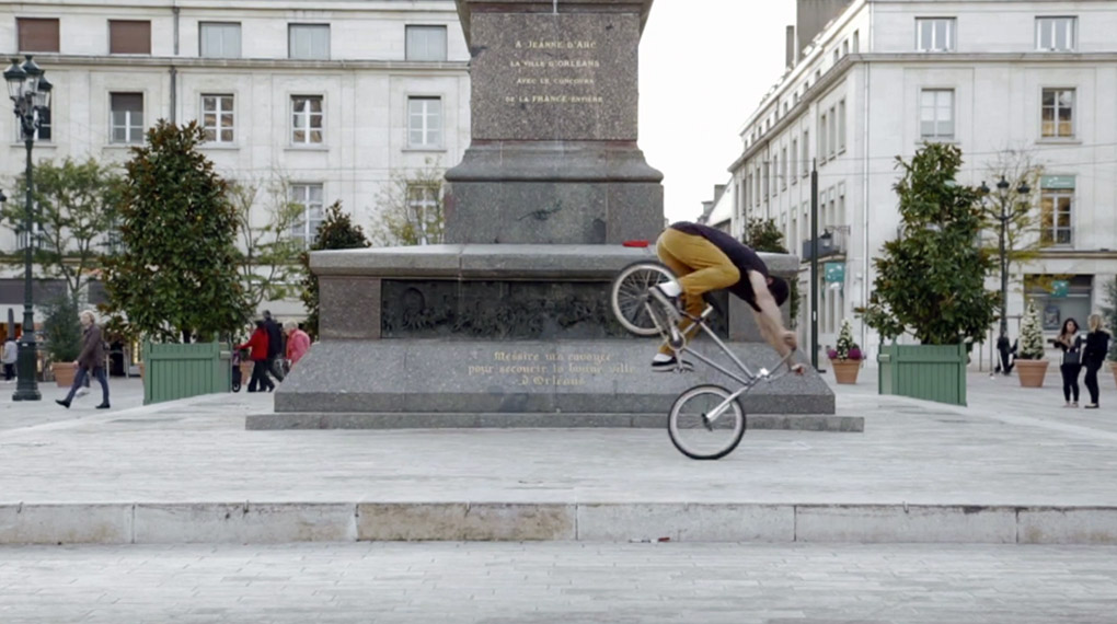 Mit Charles Paty (Fahrer) und Vincent De La Rue (Filmer) haben sich für dieses Flatlandvideo zwei wahre Meister ihres jeweiligen Faches zusammengetan.