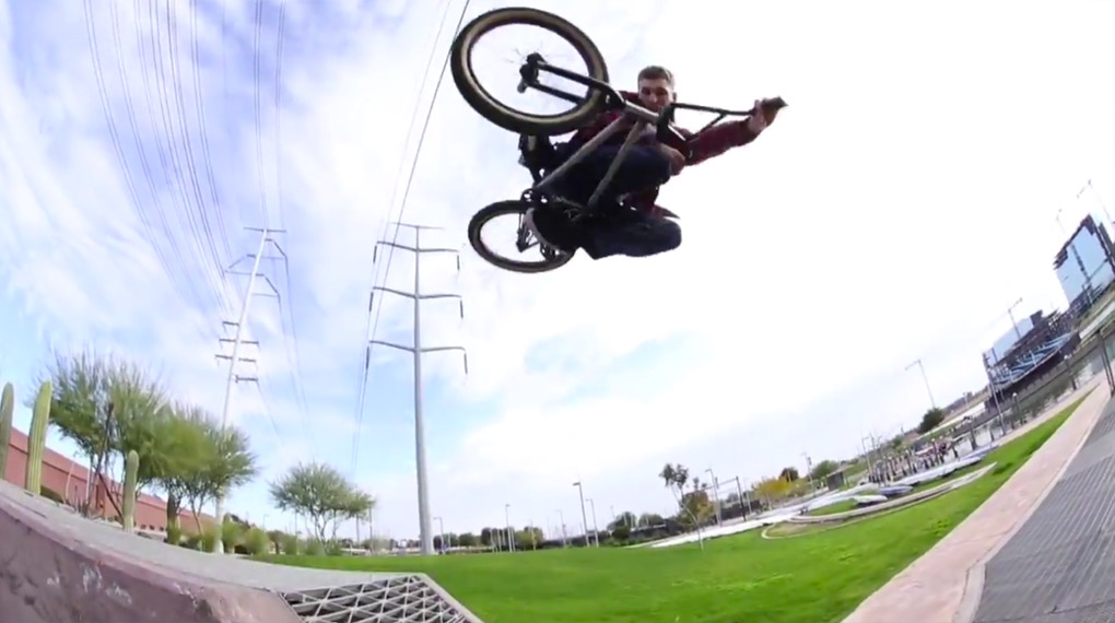 Vier Flowfahrer von Fitbikeco. haben eine Beförderung ins Pro-Team erhalten. Wir verraten dir hier, um wen es sich bei den Glücklichen handelt.