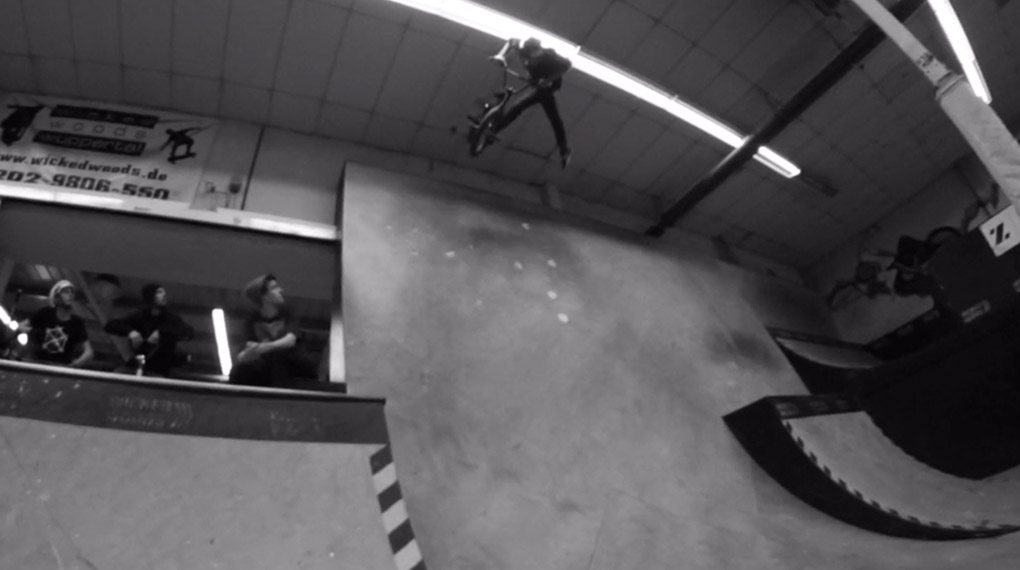 Markus Reuss ist in der Wicked Woods eindeutig der Chef im Ring. In diesem Video zerlegt der Wuppertaler jeden Quadratmeter seines Localparks. Beeindruckend!