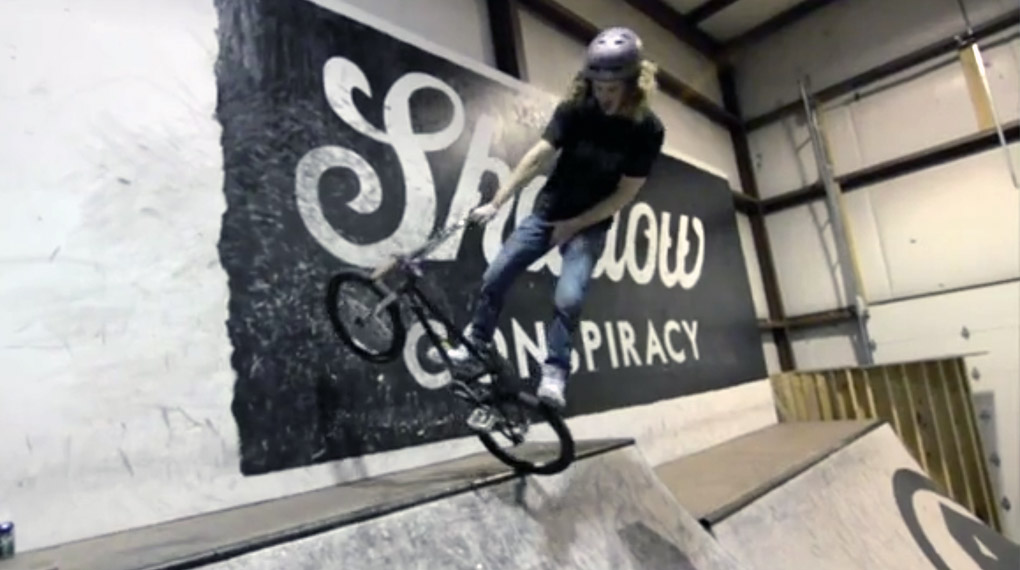 Hoffman Bikes heißt Mason Ritter im Team willkommen und der dankt es mit einem Welcome-Edit, in dem Klamauk auf harte Stunts trifft. Beste Unterhaltung!